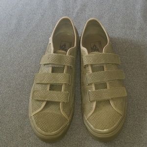 Van strap sneakers (snake print)